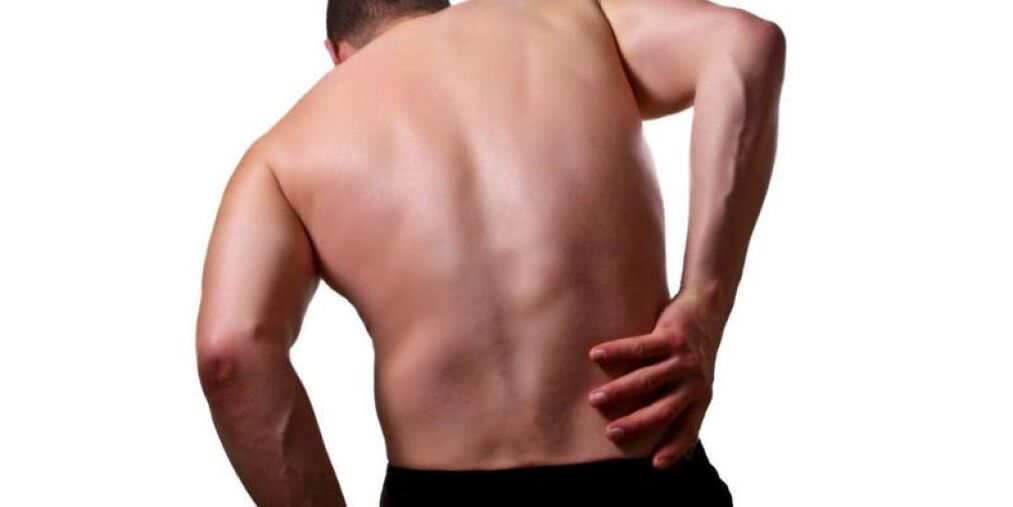 Bolest v bederní oblasti vpravo je nejčastěji způsobena poškozením vnitřních orgánů