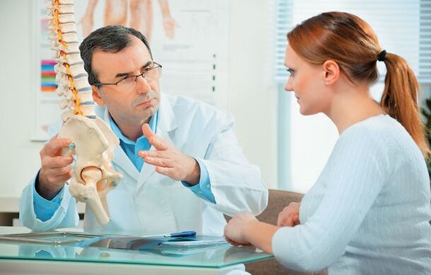 lékař zvolí vhodnou léčbu pro léčbu cervikální osteochondrózy u ženy
