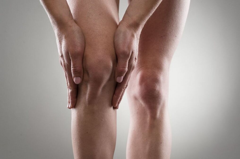 Prvním příznakem gonartrózy je bolest kolena